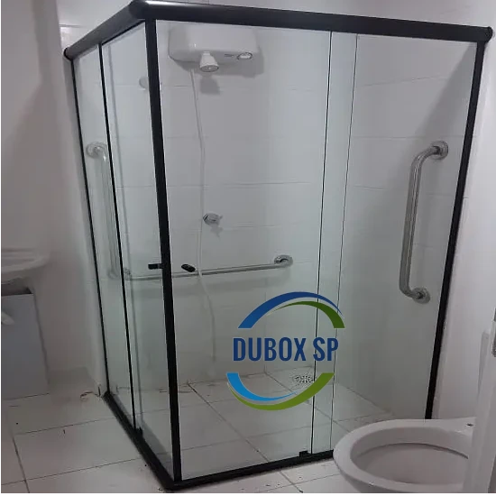 Box de canto incolor com detalhes preto